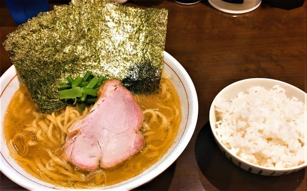 「らーめんもも全部普通＋のり＋ライス」@らーめん飛粋の写真