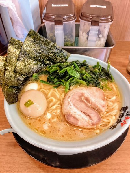 「味玉ラーメン(醤油)+麺増+ホウレン草」@町田商店 横浜池辺町店の写真