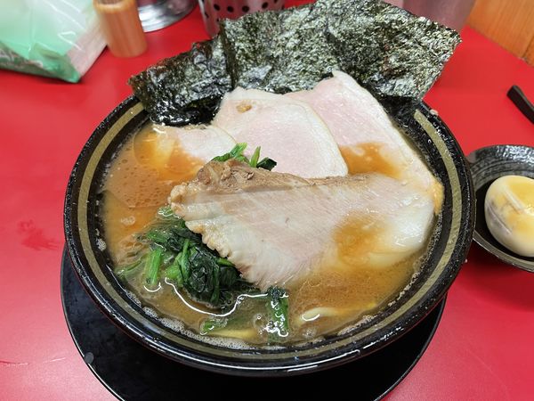 「チャーシュー麺　燻製味玉　豚トロ」@柏 王道家の写真
