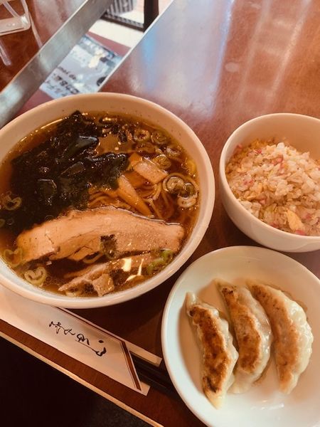 「ラーメン・半炒飯・餃子3個（ランチA） 1050円」@揚子江の写真