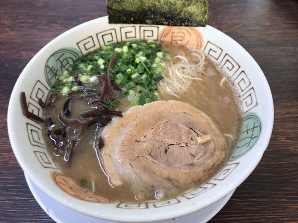 「らーめん(普通)+無料替玉 720円」@博多長浜らーめん 楓神の写真