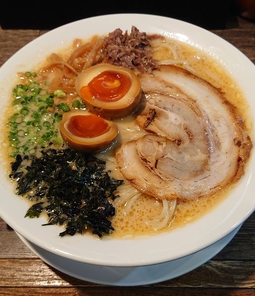 「牛白湯しょうゆラーメン」@最高峰牛骨ラーメン 麺房 徳山の写真