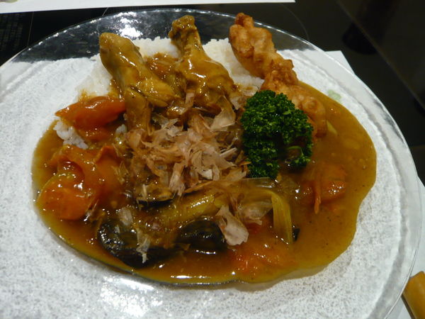 「秋野菜と骨付きチキンの和風だしカレー」@隠れ家ダイニング なべやの写真