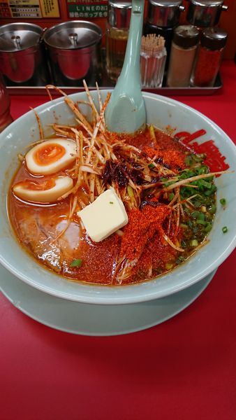 「ウルトラ激辛ラーメン+バター」@山岡家 越谷レイクタウン店の写真
