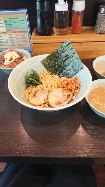 「鶏塩油そば+くん玉+牛すじ丼ミニ」@蝙蝠の写真