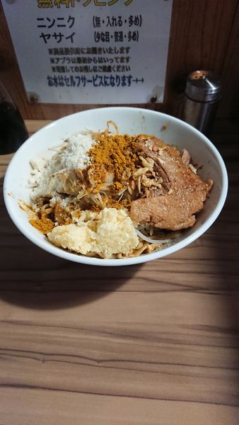 「汁なし茶+粉チーズ」@ヒノブタセカンド 南越谷駅前店の写真