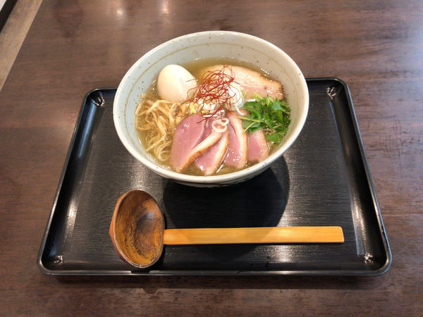 「鴨出汁らーめん(白醤油)」@麺屋 葵の写真