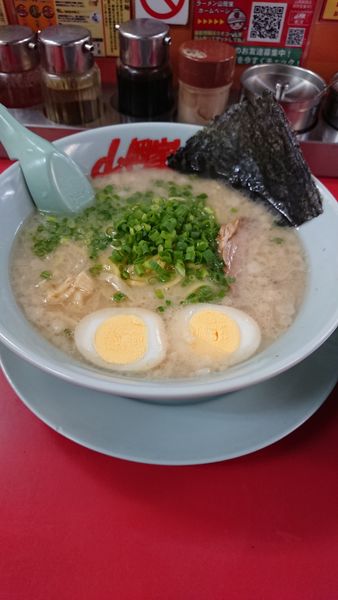 「プレミアム塩とんこつ」@山岡家 越谷レイクタウン店の写真