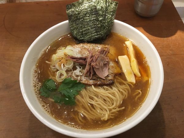 「かぶとらーめん(醤油・細麺)」@レインボウスパイス食堂カブトの写真