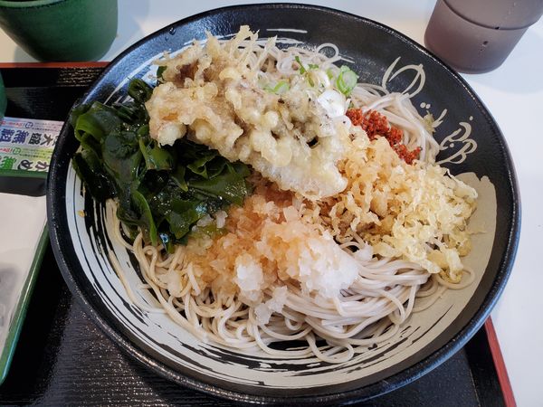 「朝そば・鬼おろし・冷・わかめ変更＋大盛＋舞茸天」@ゆで太郎 伊勢佐木長者町店の写真