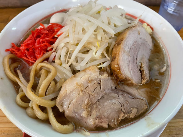 「らーめん しょうゆ 850円、うずら100円、紅生姜50円」@らーめん豚の道の写真