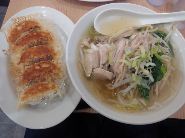 「鶏肉ラーメンセット８８０円」@良記餃子軒 北千住店の写真