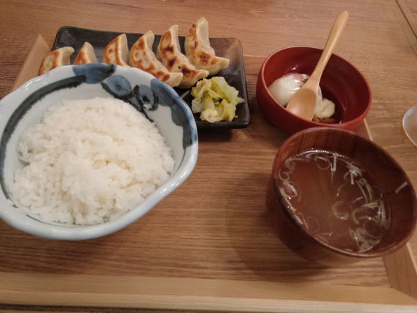 「肉汁餃子定食　７００円」@肉汁餃子のダンダダン 北千住きたろーど店の写真