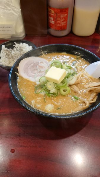 「味噌らーめん+バター+半ライス」@こってりらーめん なりたけ 本八幡店の写真