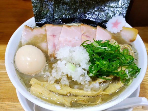 「得製煮干しラーメン(正油/特盛)」@まぐちゃんラーメンの写真