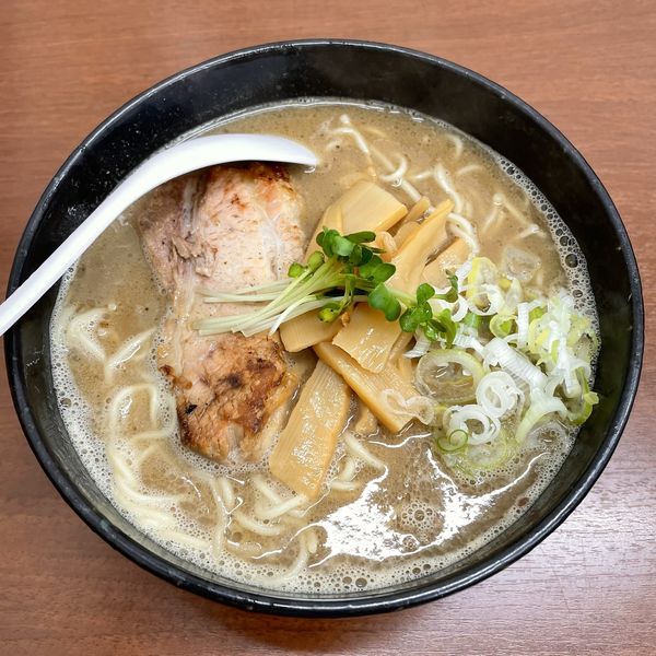 「【夜の部】ラーメン (細麺) ￥830 ＋大盛￥100」@ラーメン ひかりの写真