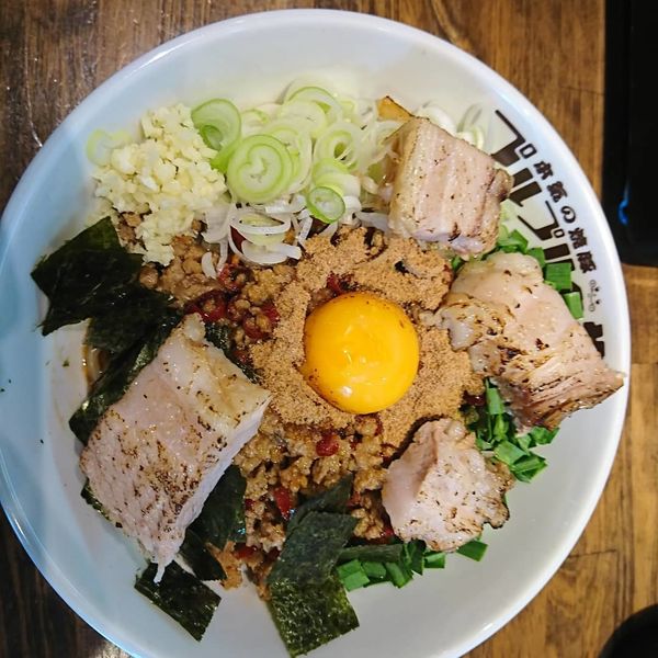 「浮気なゴロゴロ豚まぜそば」@本気の焼豚 プルプル食堂の写真