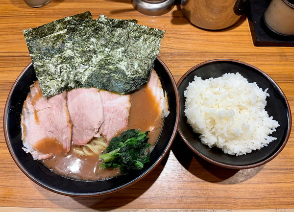 「チャーシューメン＋中盛240g＋ごはん」@横浜家系らーめん 輝道家の写真