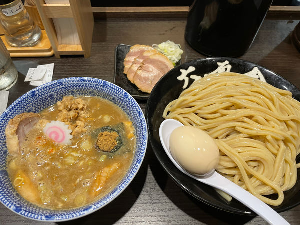 「特製つけめん（大盛り）＋チャーシュートッピング」@六厘舎 上野店の写真