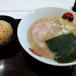 熟成とんこつラーメン（７６０円）