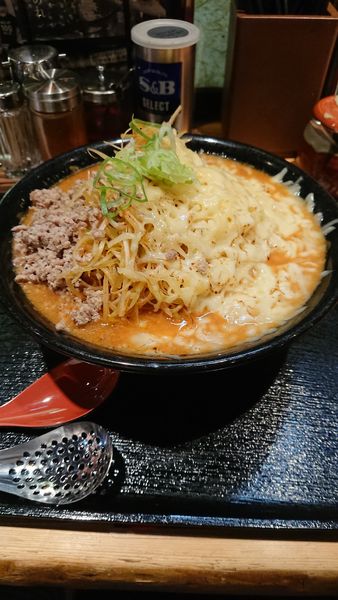 「辛ネギマルキン味噌ラーメン+炙りチーズ×3」@マルキン本舗 百年味噌ラーメンの写真
