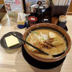 北海道超バターラーメン@910