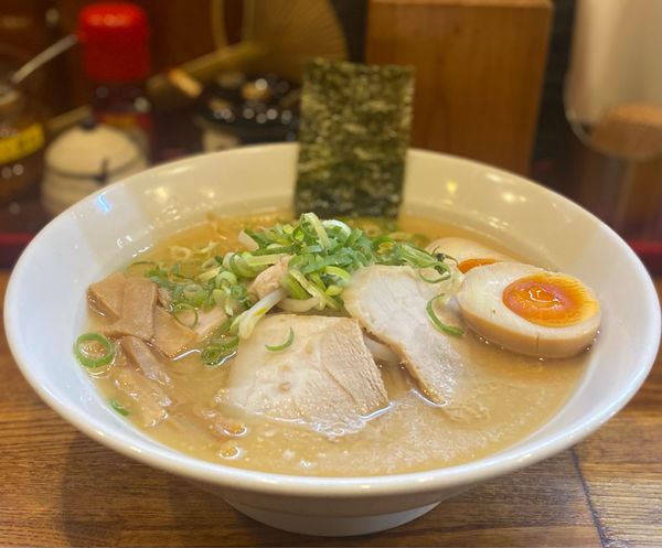 「やさしい鶏ととんこつのらぁめん醤油780円」@RAMEN KAGURAの写真