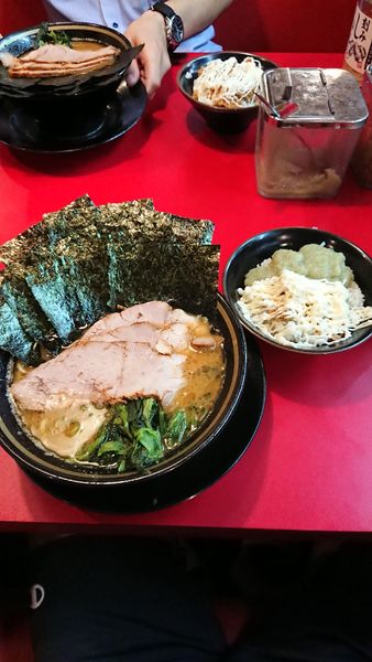 「チャーシューメン3枚+のり+半ライス」@家系ラーメン 王道 神道家の写真