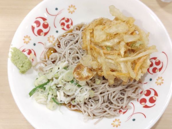 「冷やしかき揚げそば」@いろり庵きらく 亀戸店の写真