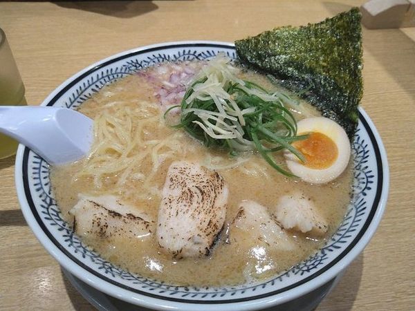 「鳥白湯炙り鳥そば（期間限定）」@丸源ラーメン 京都南インター店の写真