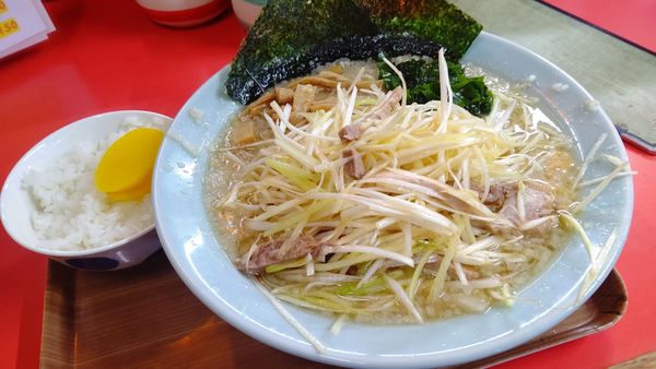 「ネギラーメン８００円半ライス１００円」@ラーメンショップ 鷲宮店の写真