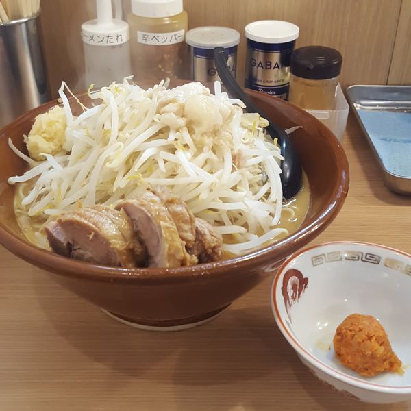「麺マシ大 味噌山、旨辛くん」@豚山 神保町店の写真