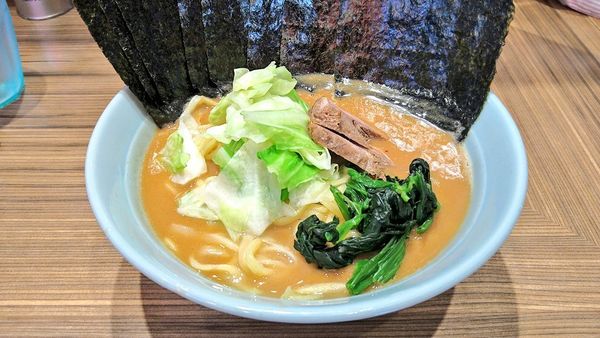 「味噌ラーメン(味濃いめ･麺硬め)+海苔(サービス)」@横浜らーめん渡来武 総本店の写真