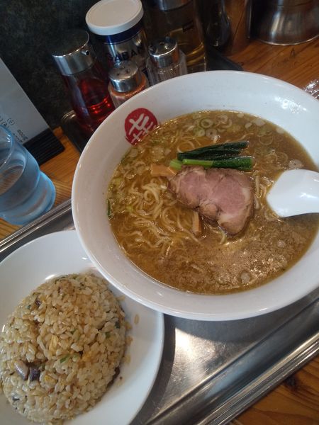 「中華そば(小)800円チャーハン(小)400円」@中華そば まるきの写真