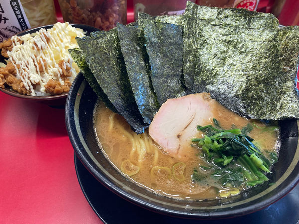 「ラーメン、のり、ライス」@家系ラーメン 王道家の写真