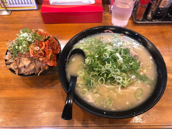 「ラーメン(大)とチャーシュー丼」@にんにくラーメン 一力の写真