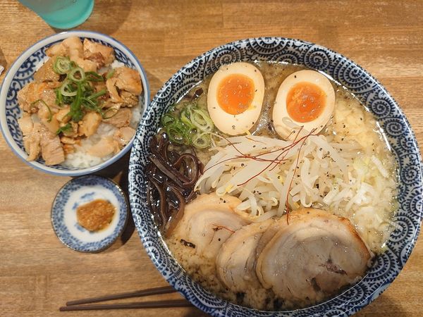 「得中華そば　ミニチャーシュー丼」@麺恋処 爆龍の写真