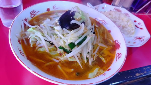 「辛口タンメン&半チャーハン」@大門の写真