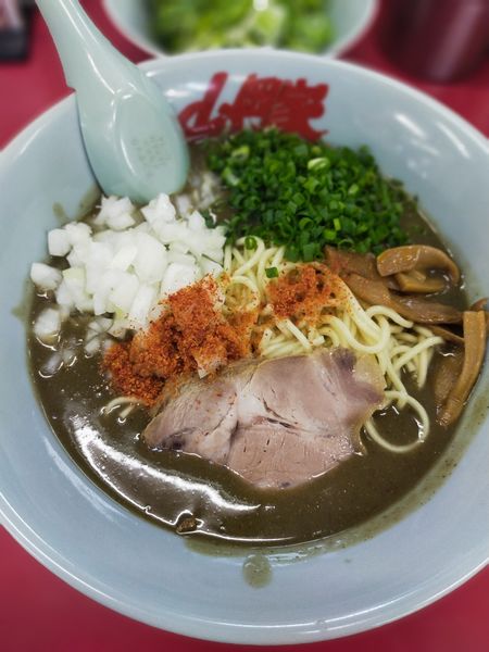 「鬼煮干しラーメン　半ライスセット」@ラーメン山岡家 愛知刈谷店の写真