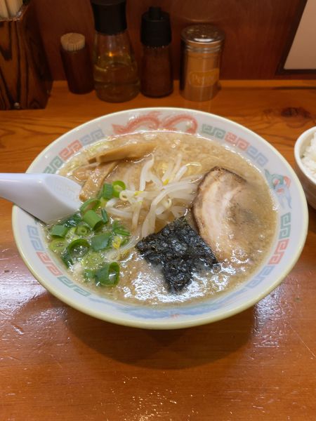 「ラーメン　半ライス」@中華そば専門店 木八 三島店の写真