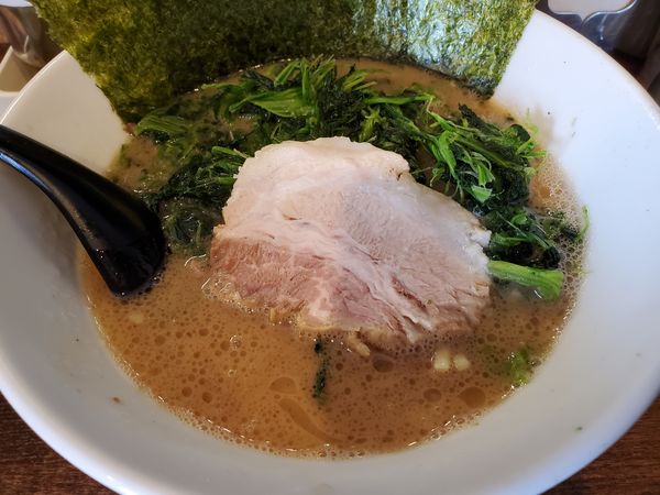 「ラーメン並+ほうれん草増し」@横浜家系 岳家の写真