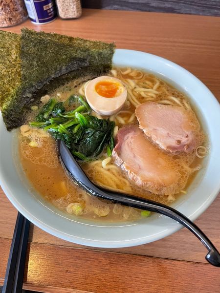 「豚脂とんこつらーめん（中盛）」@麺屋 岡一の写真