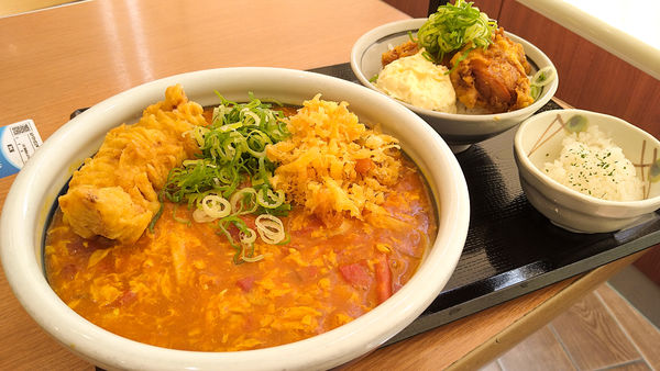 「限定/トマたまカレーうどん(得)+タル鶏天丼+かしわ天」@丸亀製麺 イオンモール日の出店の写真