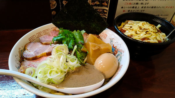 「塩アンチョビ煮干し油そば+限定/チーズミートドリア+他」@らーめん 五ノ神精肉店 煮干し編の写真