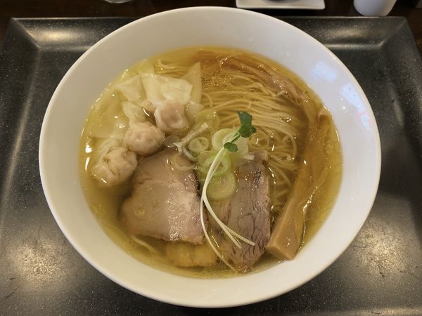 「えびワンタン塩らぁ麺」@らぁ麺 やまぐち 辣式の写真