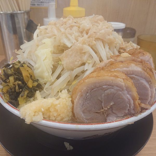 「大ぶた1080円(ヤサイマシマシニンニクアブラ)、アレ」@豚山 神保町店の写真