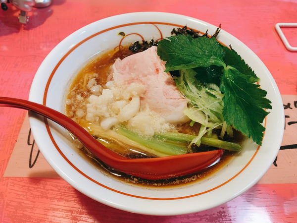 「凛々しい背脂煮干×焦がし醤油仕掛けの中華ソバ」@らーめん凛々の写真