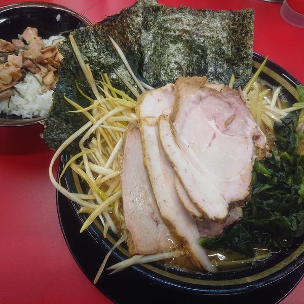 「ネギチャーシューメン(白・3枚)1050円(硬め)他」@IEKEI_TOKYO 王道家直系の写真