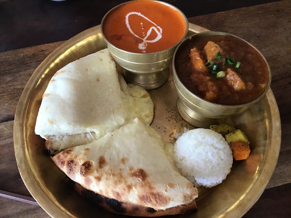 「チーズナンとカレー2種、ドリンク付き1000円税が700円税」@asiandining&bar  khushiの写真