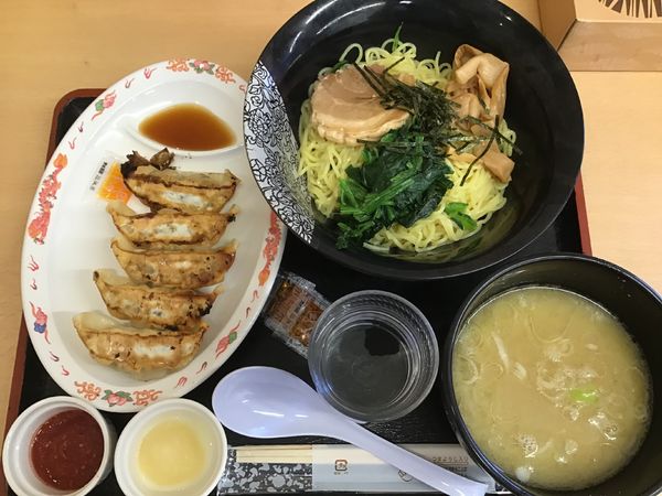 「鶏白湯つけ麺650円、びゅっ飛び餃子300円がクーポンで無料」@ゆにろーず 流山店の写真